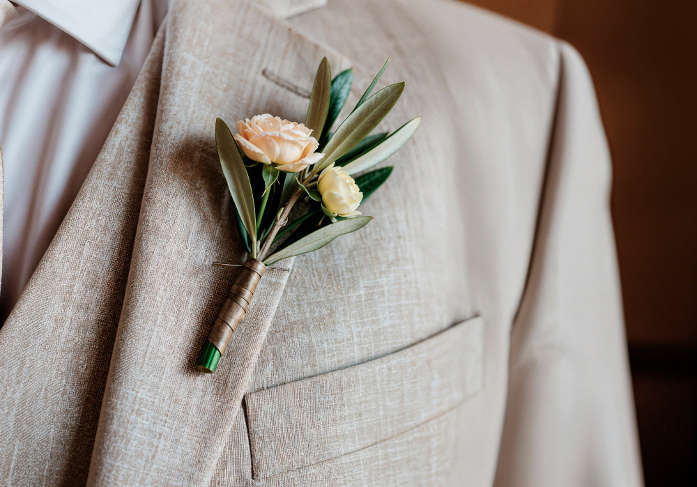 What Colour Tie Goes With a Grey Suit? A Wedding Guide